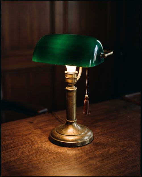Bankierslampe Messing IV, Massiv Messing, grünes Glas, Zugschalter